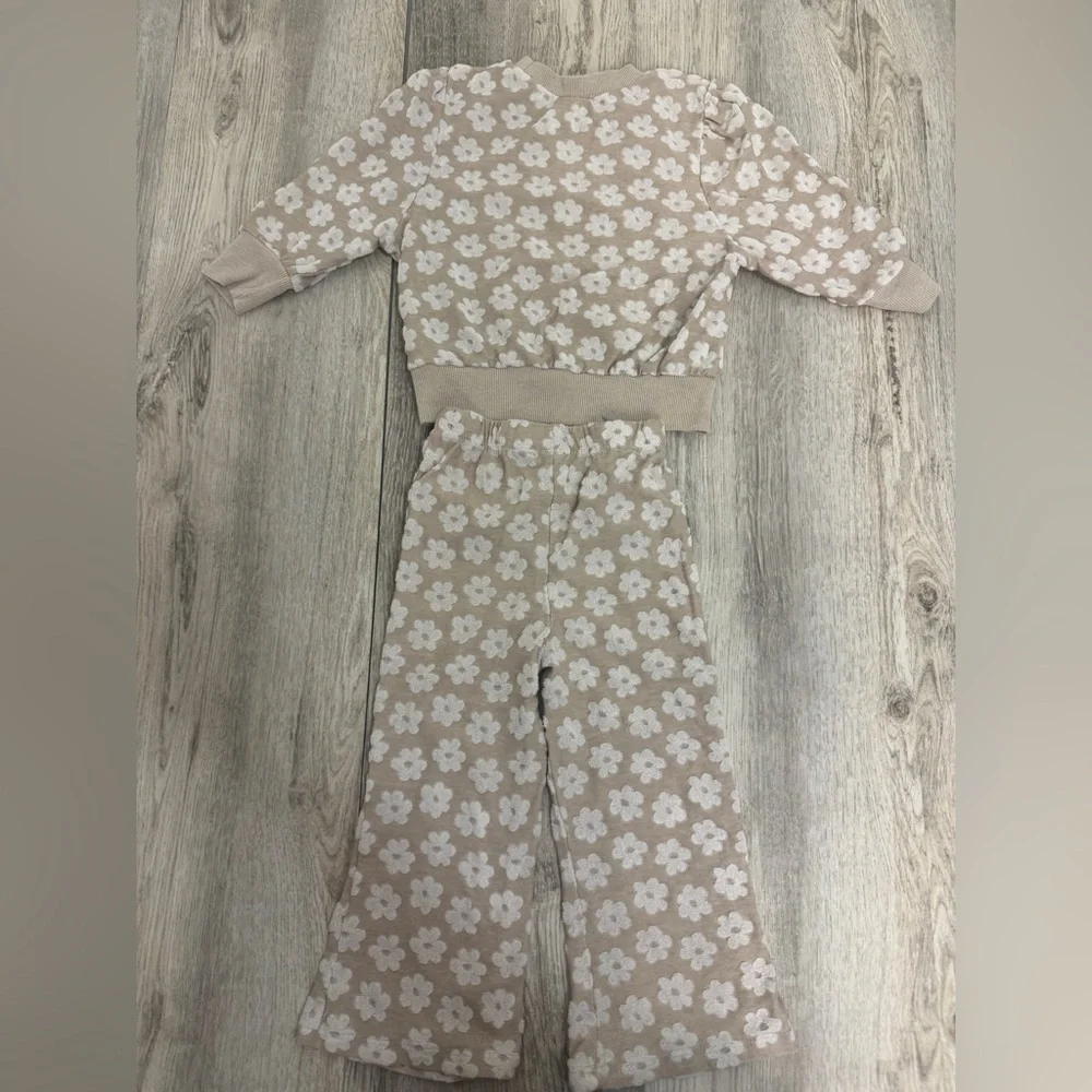 Bluey Tan and White Cozy Matching Set